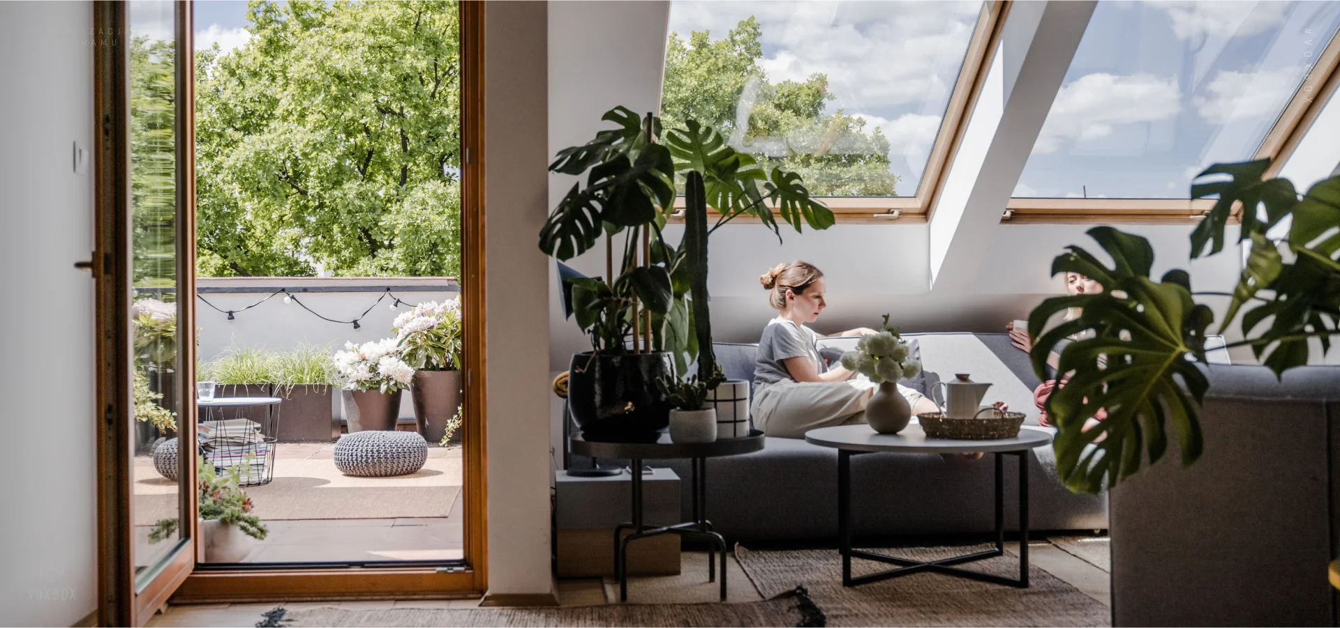wyjście na balkon z salonu